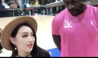 女主播直播网吧勾搭